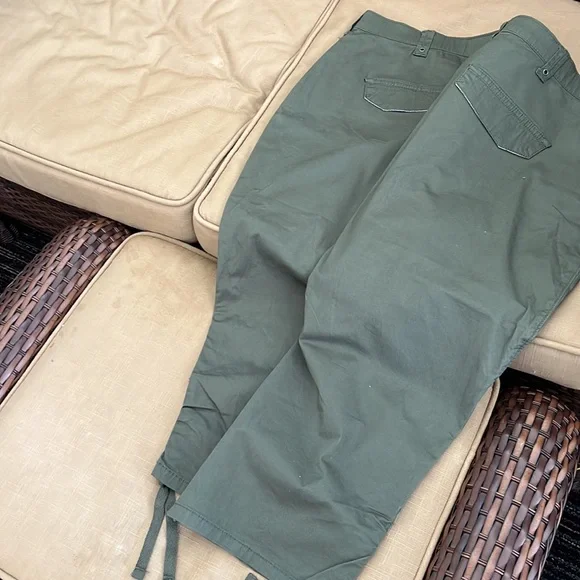 Summer/Fall crop/capris - Picture 2 of 4